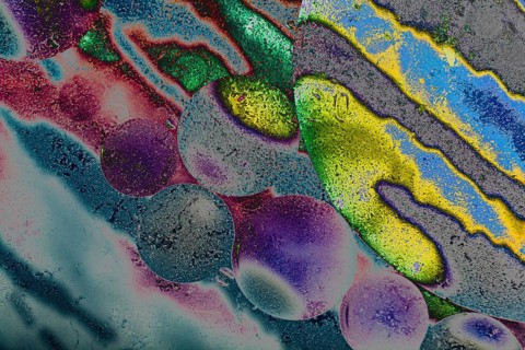 Oil bubbles inside water base form patterns