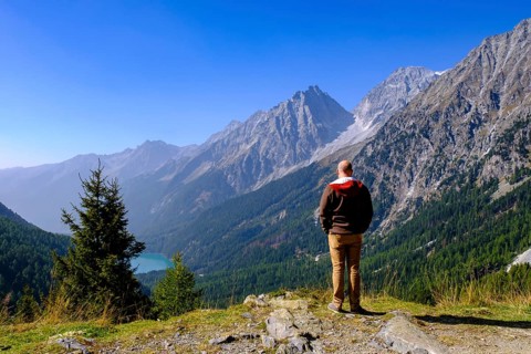 Hikers at the Staller Sattel, with Lake Antholz, behind Hochgall, between the Antholz Valley, South