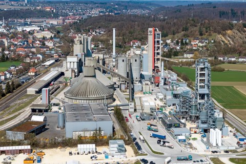 SCHWENK cement plant in Heidenheim-Mergelstetten. In the foreground on the right, research facility