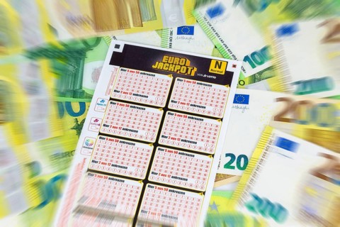Eurojackpot: Playing slip on euro banknotes