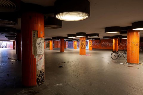 Completely neglected, dirty subway, tunnel, pedestrian tunnel, Messedamm, between International