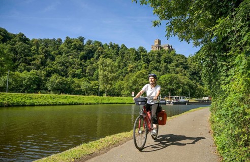 Cyclist, cycle tour, Lahntal near Lahnstein, Rhineland-Palatinate, Germany