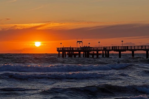 Sunset, pier, waves, swell, Wustrow, Fischland, Mecklenburg-Vorpommern, Germany