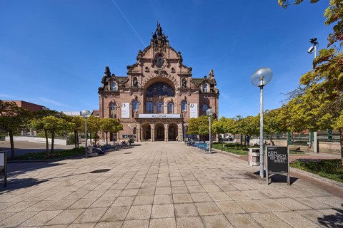 Nuremberg State Theatre, architect Christian Heinrich Seeling, theatre, opera, trees, lantern,