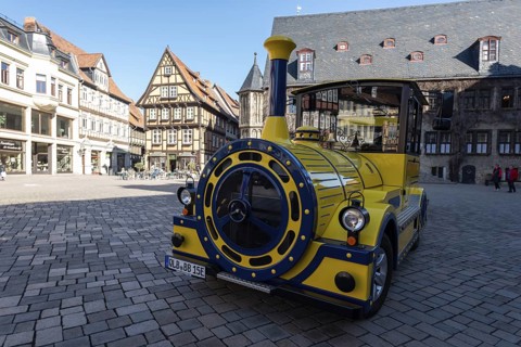 Tourist train in front of a historic backdrop, town hall, Quedlinburg, Saxony-Anhalt, Germany