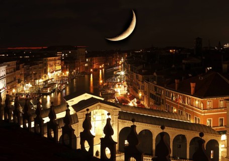 View from the Fondaco dei Tedeschi, with photomontage moon, to the Rialto Bridge and the Grand