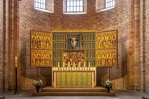 Altar in the interior of Ratzeburg Cathedral, Ratzeburg, Schleswig-Holstein, Germany