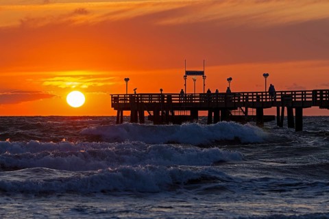 Sunset, pier, waves, swell, Wustrow, Fischland, Mecklenburg-Vorpommern, Germany