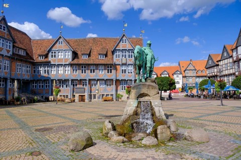 Town market, market square with town hall and monument to Duke August the Younger, Wolfenbüttel,
