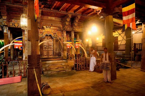 Temple of the sacred Tooth Relic or Sri Dalada Maligawa, Drummer and musician in front of the Holy