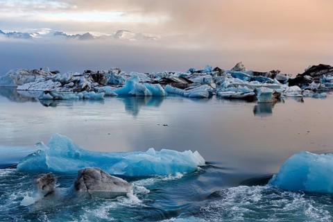 Icebergs in the morning light, Jökulsárlón glacier lagoon, Jökulsarlon, glacial lake, Hornafjörður,