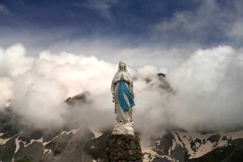 Statue of the Madonna La Vierge de Troumouse in the Cirque de Troumouse basin in the Pyrenees
