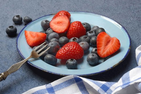 Plate with strawberries and blueberries, Fragaria, Vaccinium