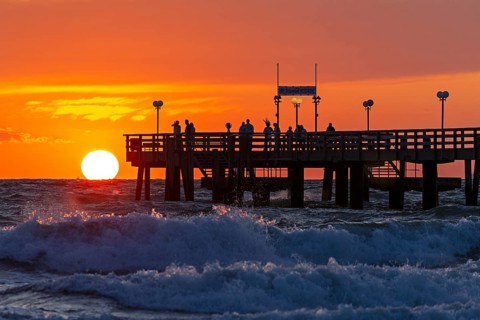 Sunset, pier, waves, swell, Wustrow, Fischland, Mecklenburg-Vorpommern, Germany