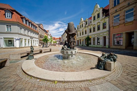 Boot fountain by sculptor Vinzenz Wanitschke at Döbeln's Niedermarkt, Old Town, Döbeln, Saxony,