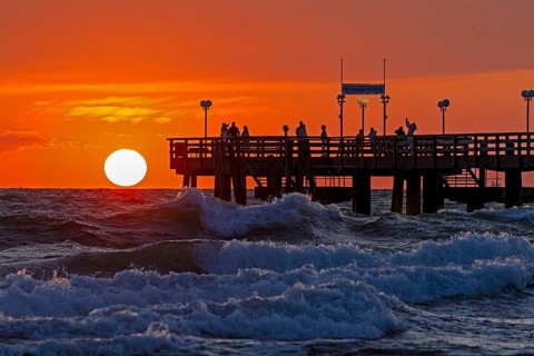 Sunset, pier, waves, swell, Wustrow, Fischland, Mecklenburg-Vorpommern, Germany
