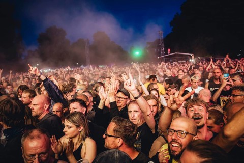 Fans of the Sex Pistols ft. Frank Carter live at the Berlin Zitadelle Spandau on 04.07.2025