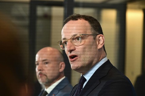 On the right, the chairman of the CDU/CSU parliamentary group, Jens Spahn (CDU), and his deputy