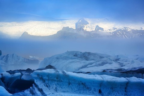 Icebergs in the morning light, Jökulsárlón glacier lagoon, Jökulsarlon, glacial lake, Vatnajökull