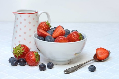 Bowl with blueberries and strawberries