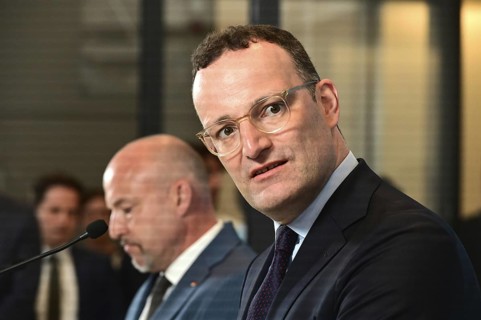 On the right, the chairman of the CDU/CSU parliamentary group, Jens Spahn (CDU), and his deputy