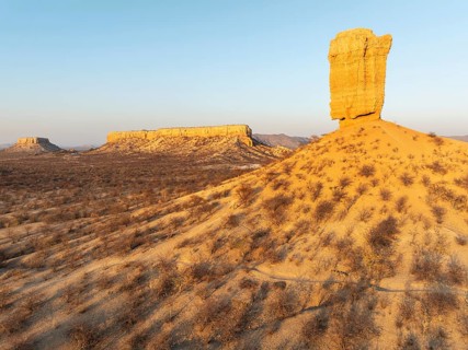 The Vingerklip (rock finger) and the Ugab Valley Terraces are surrounded by thornbush and mopane