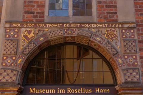 Entrance to the museum in the Roselius House in Böttcherstrasse, cultural monument, historic city