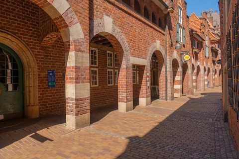 Archway at St Peter's House, Böttcherstrasse, cultural monument in the old town, numerous sights,