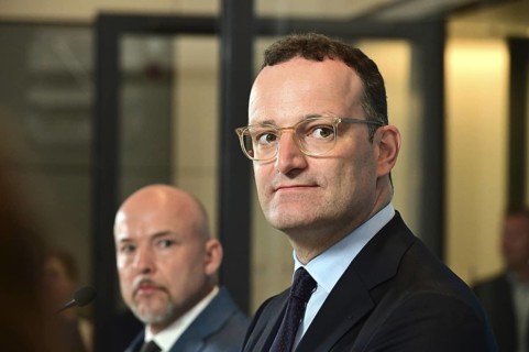 On the right, the chairman of the CDU/CSU parliamentary group, Jens Spahn (CDU), and his deputy