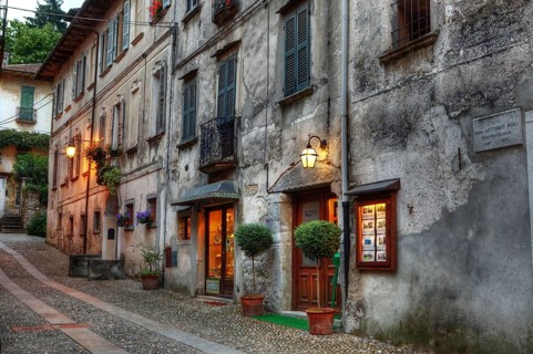 Alley, Old Town, Orta San Giulio, on Lake Orta, Province of Novara, Piedmont, Lago d'Orta, Italy