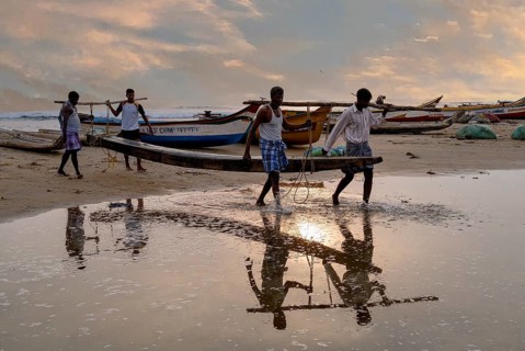Fishermen at work in Kovalam or Covelong beach near Chennai, Tamil Nadu, India, Asia