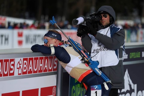 Ready to go, the new pursuit world champion Johannes Thingnes Boe Norway has to lean on the railing