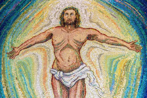 Religious mosaic of Jesus Christ, with open arms and eyes to the sky. The painting is multicolored.