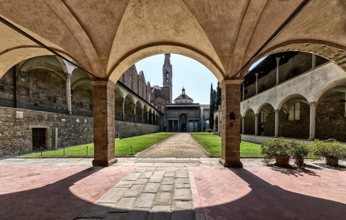The Pazzi Chapel by Filippo Brunelleschi is a religious building in Florence