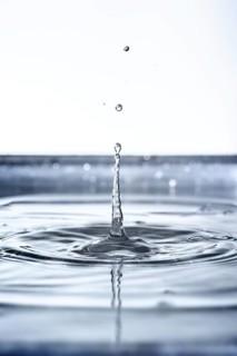 An image of a beautiful water drop background