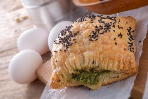 Puff pastry with spinach filling and black cumin