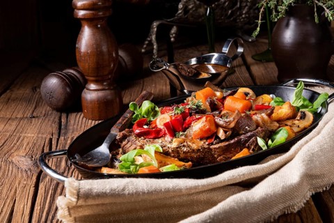 Tender beef with various vegetables