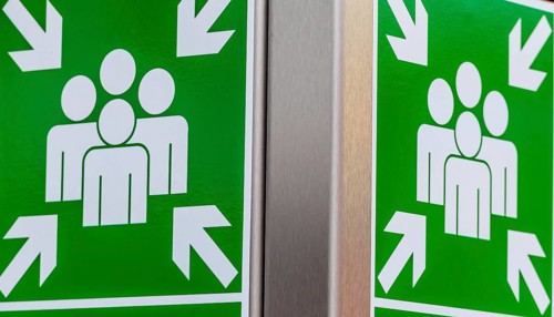 Schild Fluchtsammlung, Symbol für Not, Rettung, Orientierung, Österreich