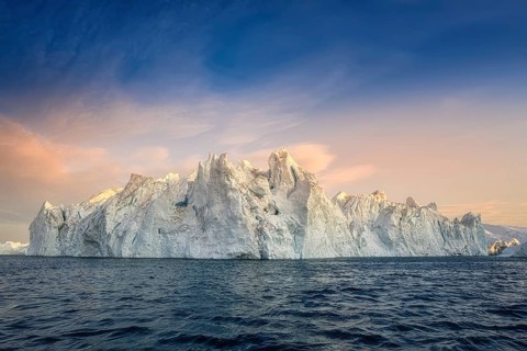 Floating glaciers in the rays of the setting sun during a polar night