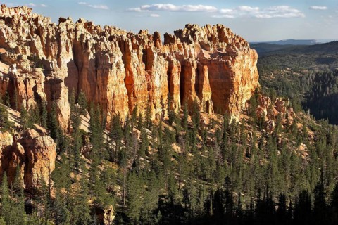 Abrupt breakage in Bryce canyon in state of Utah in the USA