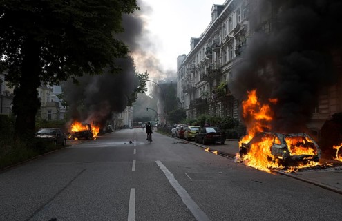 Burning cars on the Elbchaussee at the G20 summit in Hamburg, 2017