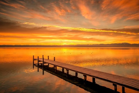 An image of a sunrise at the Starnberg Lake in Germany