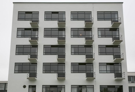 Dessau, Bauhaus, Prellerhaus 1925-26 by Walter Gropius, façade detail from the east