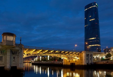 Deusto bridge and Iberdrola tower, Bilbao, Bizkaia, Spain
