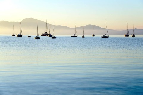 Sailing boats, dawn in the bay of Puerto de Pollensa, Port de Pollenca, Majorca, Majorca, Balearic