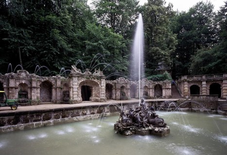 Lower grotto, water features