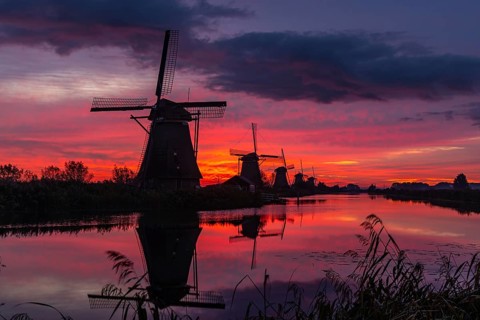 Sunrise on the KInderdijk, Netherlands