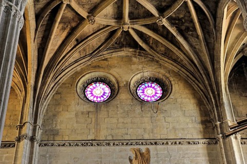 Gothic interior with impressive vaults and colourful rose windows, Iglesia de Santa Maria de la