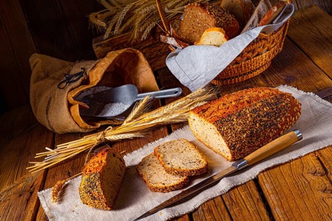 Linseed bread with a poppy seed and sesame mixture