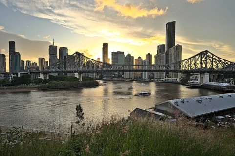 The skyline of Brisbane and the Story Bridge at nighttime